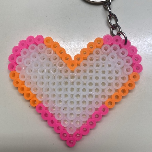 🌸 New Handmade Heart Pearler bead keychain - Picture 4 of 5